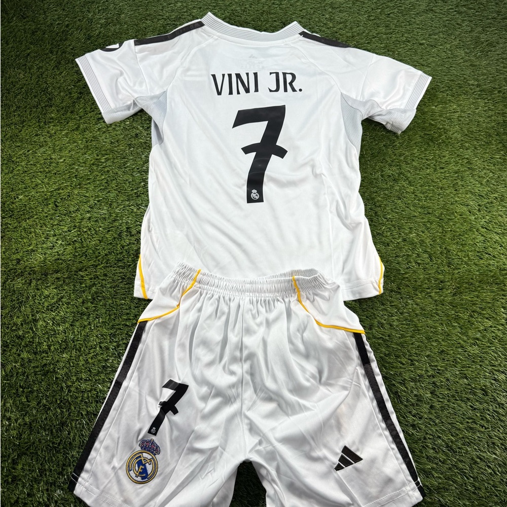 Real Madrid Vini JR Soccer Jersey and Shorts Set - Picture 2 of 3